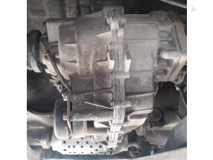 Begagnade Fördelningslåda 4x4 Kia Sorento I (JC) 3.5 V6 24V Pris på förfrågan erbjuds av N Kossen Autorecycling BV