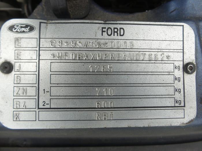 Stoßstangenecke rechts vorne van een Ford Ka I 1.3i 2005