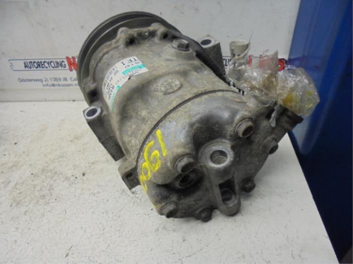 Air conditioning pump from a Opel Tigra 2007