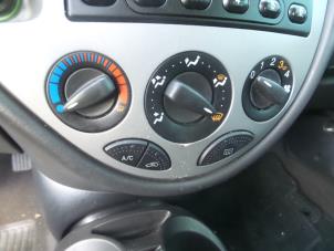 Usados Panel de control de aire acondicionado Ford Focus 1 1.4 16V Precio de solicitud ofrecido por N Kossen Autorecycling BV
