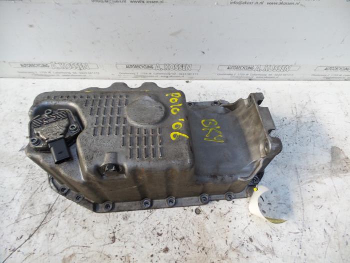Usagé Couvercle carter Volkswagen Polo IV (9N1/2/3) 1.4 16V Prix sur demande proposé par N Kossen Autorecycling BV
