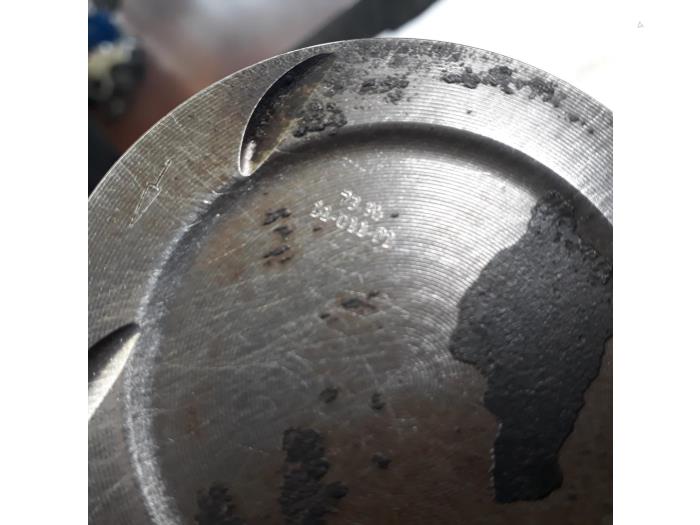 Usagé Piston Opel Astra Prix sur demande proposé par N Kossen Autorecycling BV