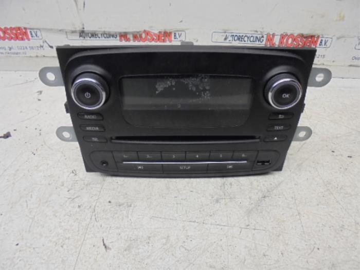 Radio CD Spieler van een Opel Vivaro 2015