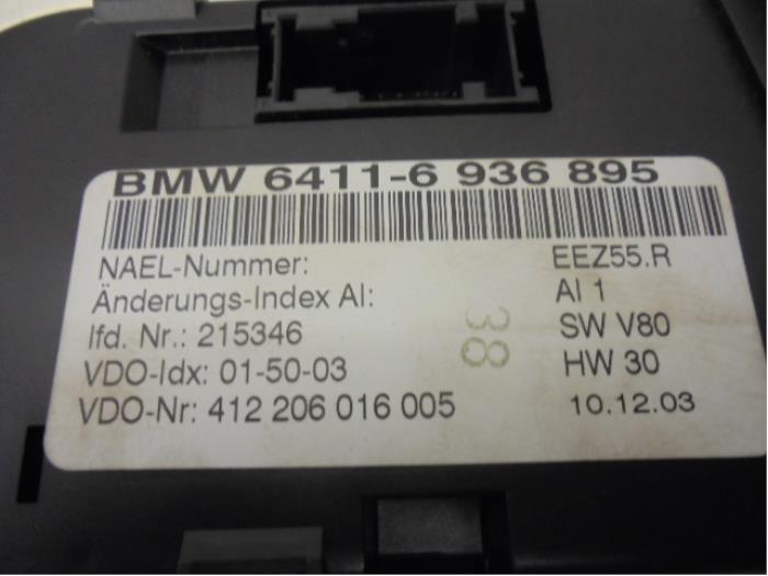 Panel de control de aire acondicionado de un BMW Z4 2004