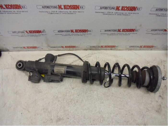 Rear shock absorber, right from a BMW 7 serie (F01/02/03/04) 730d 24V 2010