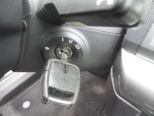 Używane Zestaw wkladek zamka (kompletny) Opel Vectra C GTS 2.2 DIG 16V Cena na żądanie oferowane przez N Kossen Autorecycling BV