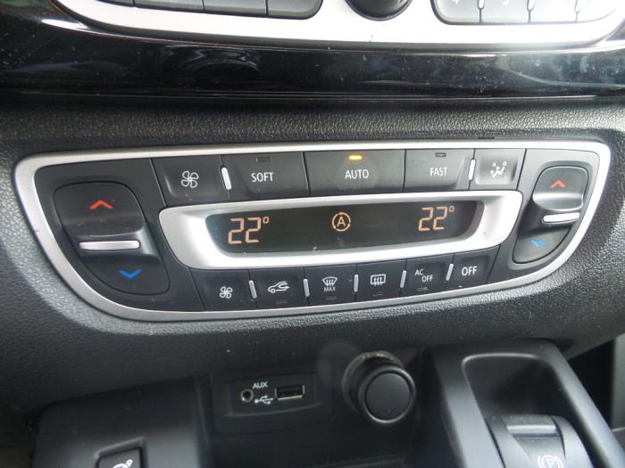 Używane Panel climatronic Renault Grand Scénic III (JZ) Cena na żądanie oferowane przez N Kossen Autorecycling BV