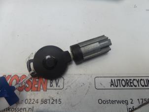 Usados Cerradura de contacto y llave Smart Fortwo Coupé (451.3) Electric Drive Precio de solicitud ofrecido por N Kossen Autorecycling BV
