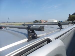 Used Roof rack kit Opel Vivaro Price on request offered by N Kossen Autorecycling BV