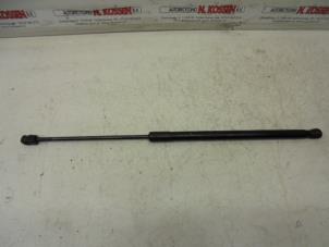 Used Rear gas strut, left BMW 3 serie Touring (E91) 320d 16V Corporate Lease Price on request offered by N Kossen Autorecycling BV