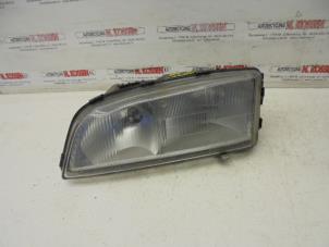 Used Headlight, left Volvo V70 (GW/LW/LZ) 2.3 T-5 Turbo 20V Price on request offered by N Kossen Autorecycling BV