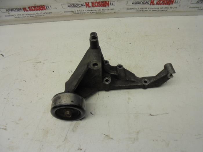 Usados Rodillo tensor correa múltiple Hyundai H300 Precio de solicitud ofrecido por N Kossen Autorecycling BV