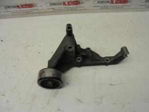 Used Drive belt tensioner Hyundai H300 Price on request offered by N Kossen Autorecycling BV