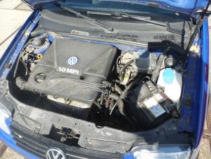 Usados Motor Volkswagen Polo III (6N2) 1.0 Precio de solicitud ofrecido por N Kossen Autorecycling BV