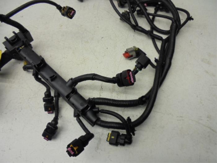 Mazo de cables compartimento motor de un Daewoo Aveo 1.3 D 16V 2012