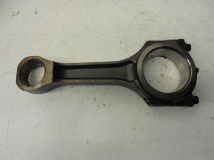 Connecting rod from a Citroen Jumper 2014