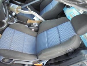 Used Seat, left Peugeot 307 Price on request offered by N Kossen Autorecycling BV