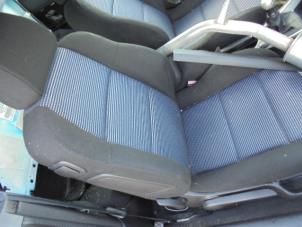 Używane Fotel prawy Peugeot 307 Cena na żądanie oferowane przez N Kossen Autorecycling BV