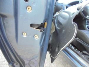 Używane Mechanizm blokady drzwi lewych wersja 2-drzwiowa Peugeot 307 Cena na żądanie oferowane przez N Kossen Autorecycling BV