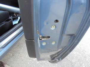 Używane Mechanizm blokady drzwi prawych wersja 2-drzwiowa Peugeot 307 Cena na żądanie oferowane przez N Kossen Autorecycling BV