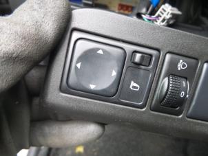 Usados Interruptor de retrovisor Nissan Note (E11) 1.6 16V Precio de solicitud ofrecido por N Kossen Autorecycling BV