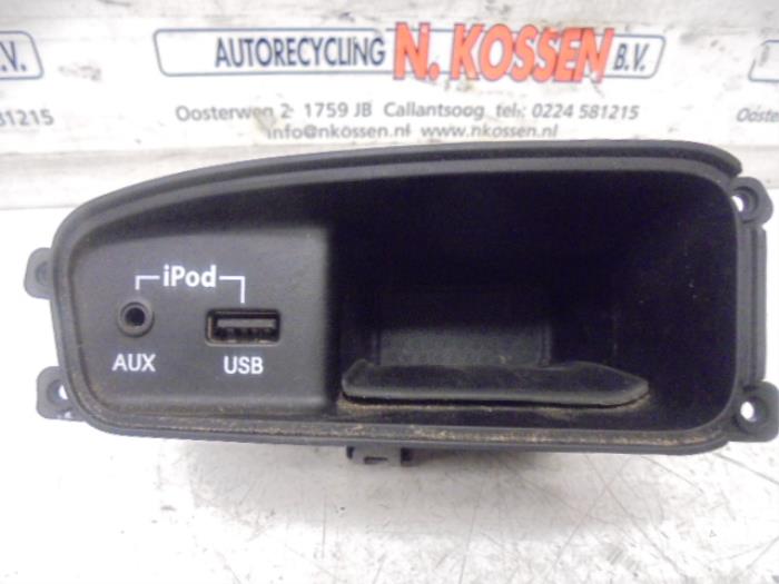 Conexión AUX-USB de un Hyundai H300 2012