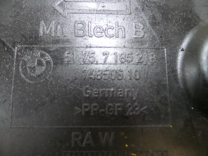 Schutzblech Boden van een BMW 3 serie (E93) 328i 24V 2010