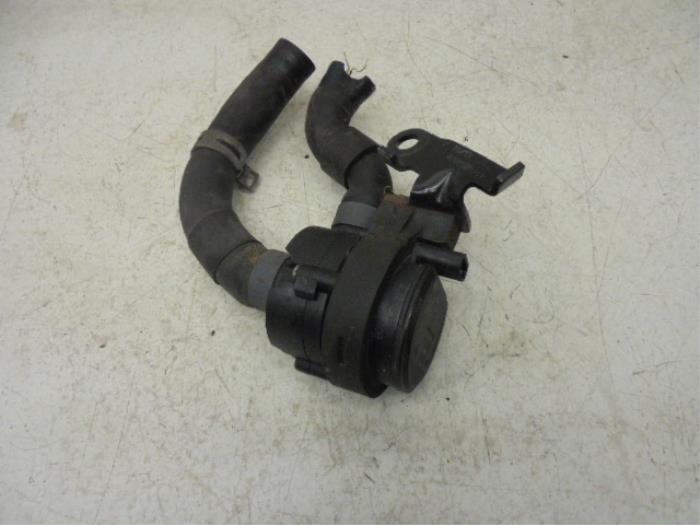 Begagnade Vattenpump Volkswagen Golf VII (AUA) 1.6 TDI BlueMotion 16V Pris på förfrågan erbjuds av N Kossen Autorecycling BV