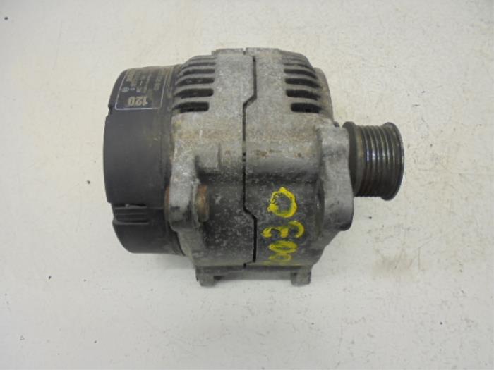 Begagnade Dynamo Volkswagen Transporter Pris på förfrågan erbjuds av N Kossen Autorecycling BV