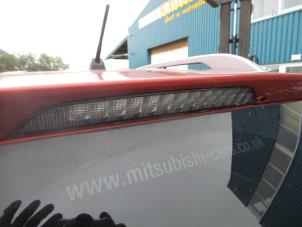 Używane Dodatkowe swiatlo stopu srodek Mitsubishi Outlander Cena na żądanie oferowane przez N Kossen Autorecycling BV