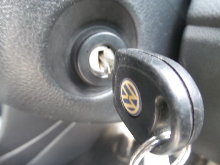Serrure de contact + clé d'un Volkswagen Polo 2011