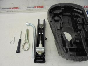 Used Tool set Volkswagen Polo Price on request offered by N Kossen Autorecycling BV