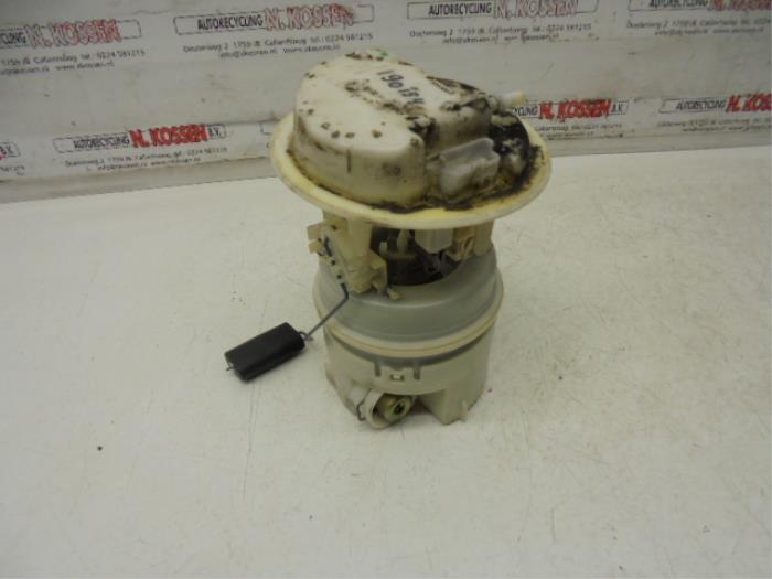 Used Petrol pump Lancia Phedra 3.0 V6 24V Price on request offered by N Kossen Autorecycling BV