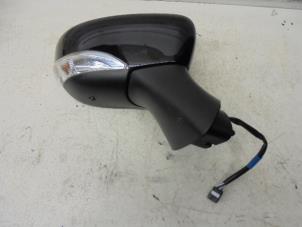 Used Wing mirror, right Renault Clio IV (5R) 0.9 Energy TCE 90 12V Price on request offered by N Kossen Autorecycling BV