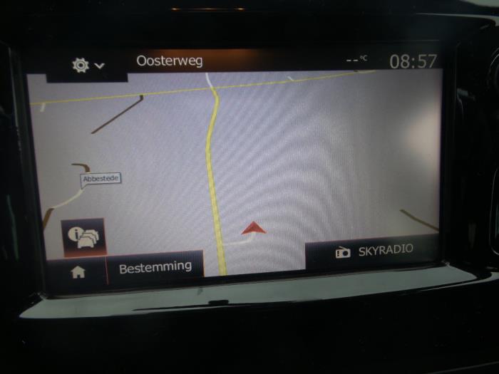 Navigation System van een Renault Clio IV (5R) 0.9 Energy TCE 90 12V 2016