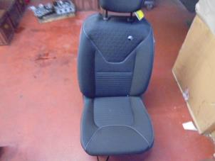 Used Seat, left Renault Clio IV (5R) 0.9 Energy TCE 90 12V Price on request offered by N Kossen Autorecycling BV