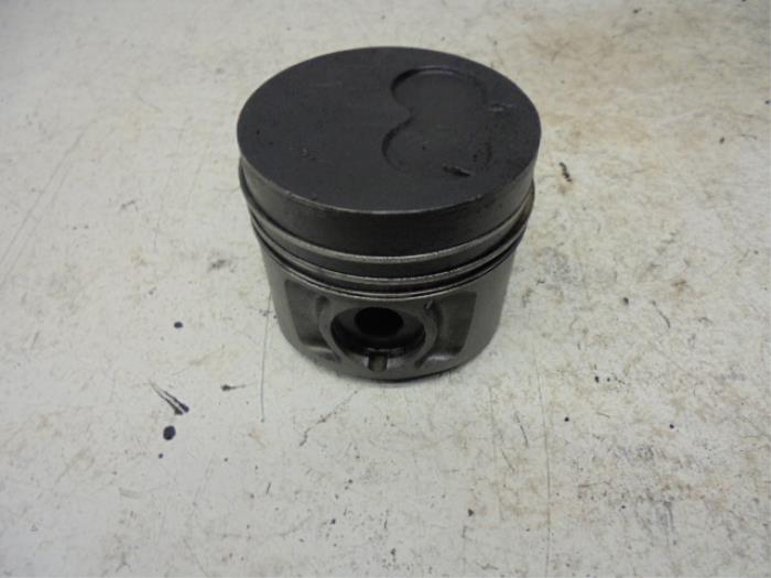 Used Piston Volkswagen Transporter Price on request offered by N Kossen Autorecycling BV