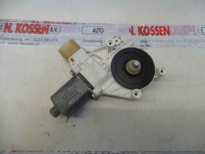 Usados Motor de ventanilla de puerta BMW 7 serie (F01/02/03/04) 730d 24V Precio de solicitud ofrecido por N Kossen Autorecycling BV