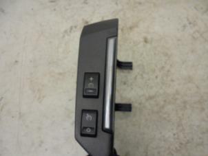 Usados Interruptor de mando de volante Landrover Freelander II 3.2 l6 24V Precio de solicitud ofrecido por N Kossen Autorecycling BV