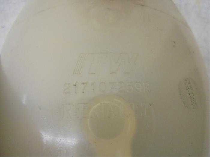 Expansion vessel from a Renault Clio IV (5R) 0.9 Energy TCE 90 12V 2016