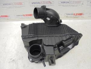 Used Air box Renault Clio IV (5R) 0.9 Energy TCE 90 12V Price on request offered by N Kossen Autorecycling BV