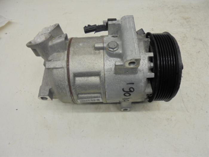 Gebrauchte Klimapumpe Renault Clio IV (5R) 0.9 Energy TCE 90 12V Preis auf Anfrage angeboten von N Kossen Autorecycling BV