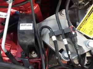 Usagé Support moteur Renault Clio IV (5R) 0.9 Energy TCE 90 12V Prix sur demande proposé par N Kossen Autorecycling BV