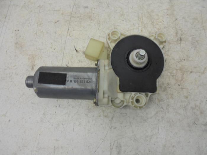 Usados Motor de ventanilla de puerta Mercedes CLK (C209) 5.0 500 V8 24V Precio de solicitud ofrecido por N Kossen Autorecycling BV