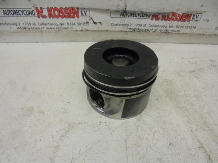 Usados Pistón Opel Vectra Precio de solicitud ofrecido por N Kossen Autorecycling BV