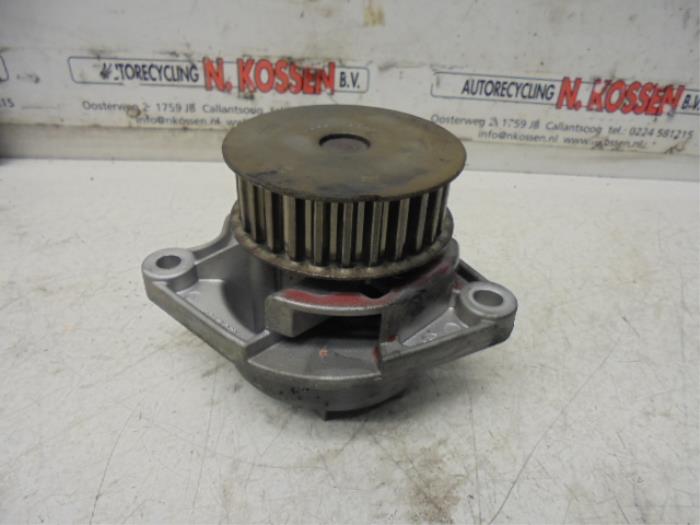 Begagnade Vattenpump Volkswagen Golf V (1K1) 1.4 16V Pris på förfrågan erbjuds av N Kossen Autorecycling BV