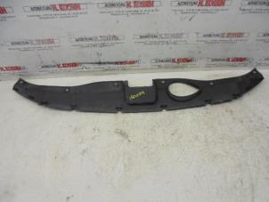 Used Front bumper strip, left Hyundai Santafe Price on request offered by N Kossen Autorecycling BV