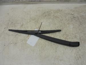 Used Rear wiper arm Hyundai Santafe Price on request offered by N Kossen Autorecycling BV