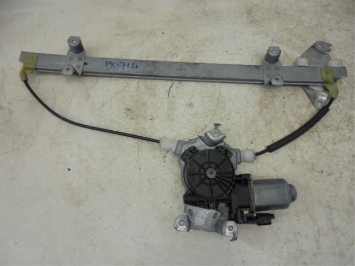 Usados Motor de ventanilla de puerta Nissan Note (E11) 1.6 16V Precio de solicitud ofrecido por N Kossen Autorecycling BV