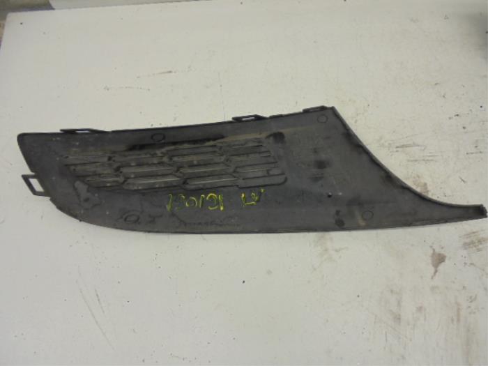 Front bumper, left-side component from a Volkswagen Polo 2010